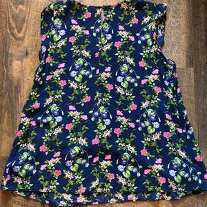 EUC Old Navy Floral Pintuck Swing Flutter sleeve summer blouse top